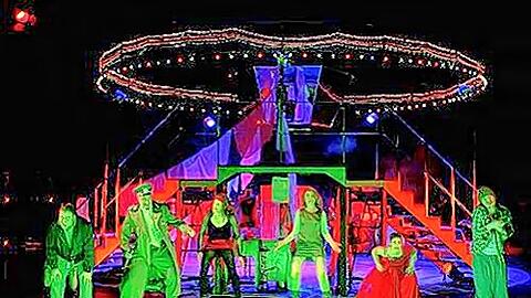 Bunter Song-Zirkus rund um Pop-Oldies: "Out Of Röthenbach" im Schauspielhaus.