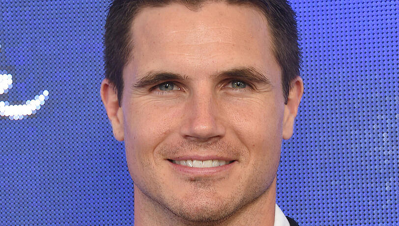 Schauspieler Robbie Amell ist jetzt Vater Schauspieler Robbie Amell ist jetzt Vater