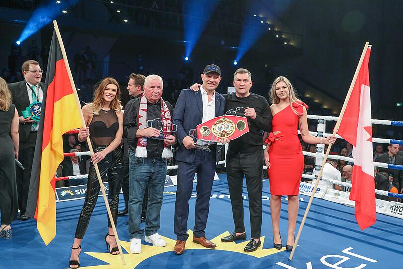 Trainer-Legende Ulli Wegner, Axel Schulz und Dariusz "Tiger" Michalczewski wurden unter anderem vom Gastgeber für ihren besonderen Leistungen im Boxsport ausgezeichnet.