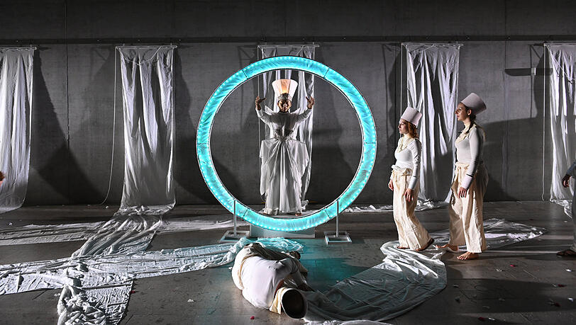 Andreas Wiedermanns Inszenierung der Echnaton-Oper von Philip Glass im Ägyptischen Museum an der Gabelsbergerstraße.