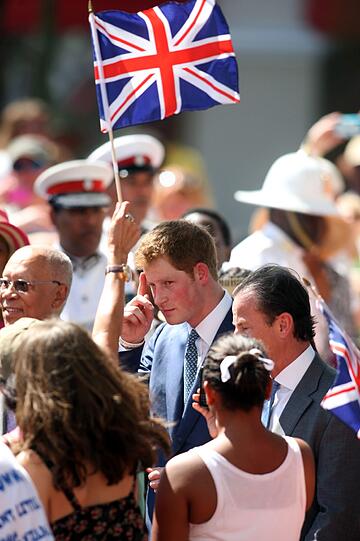 Repräsentieren und Feiern im Namen der Queen: Prinz Harry bei seinem Besuch in Nassau auf den Bahamas.