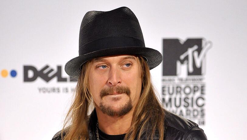 Kid Rock hat seinen Assistenten tot auf seiner Zufahrtsstraße entdeckt. Kid Rock hat seinen Assistenten tot auf seiner Zufahrtsstraße entdeckt.