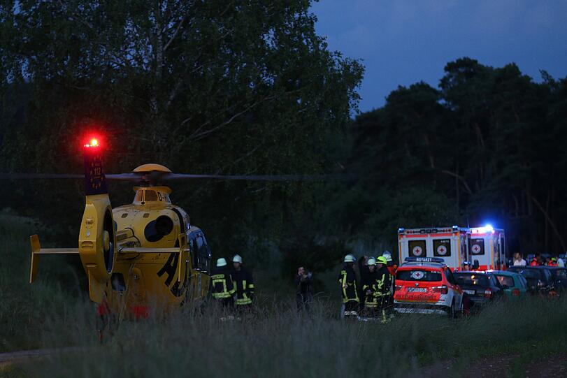 In Ansbach sind zwei Teenager von einem Geländewagen überfahren worden.
