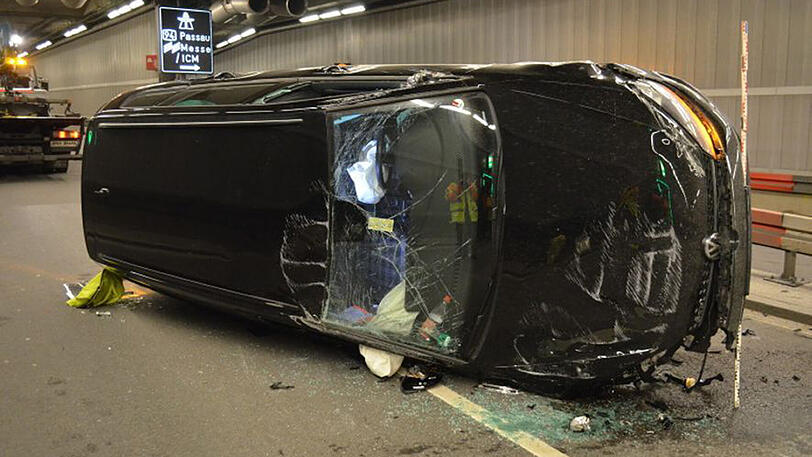 Die Autofahrerin überschlug sich mit ihrem Auto, sie erlitt leichte Verletzungen.
