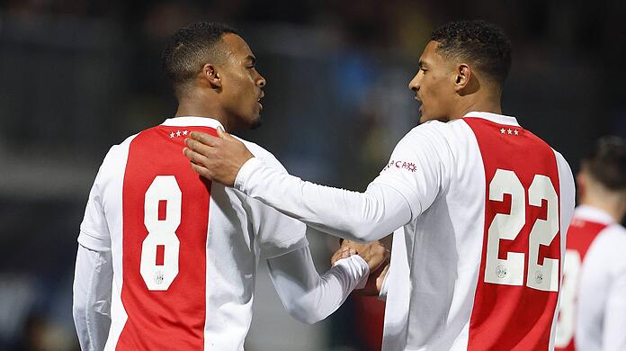 Ryan Gravenberch (l.) und Sébastien Haller spielten gemeinsam bei Ajax Amsterdam.
