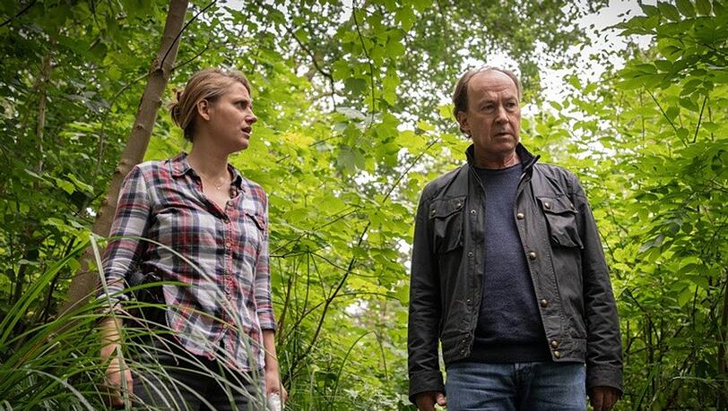 "Stiller und der Wolf im Schafspelz": Kira Engelmann (Bettina Burchard) und Jakob Stiller (Ulrich Noethen) suchen nach Hinweisen.