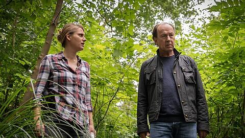 "Stiller und der Wolf im Schafspelz": Kira Engelmann (Bettina Burchard) und Jakob Stiller (Ulrich Noethen) suchen nach Hinweisen.