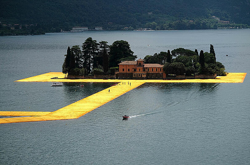 Christos Mammut-Installation "Floating Piers" ist fertig. Die beeindruckenden Bilder.