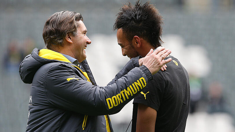 Michael Zorc (links) mit Pierre-Emerick Aubameyang (Archivbild).