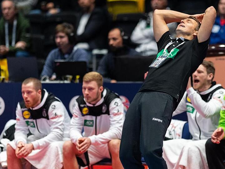 Christian Prokop hadert mit dem Spiel seiner Mannschaft gegen Lettland.