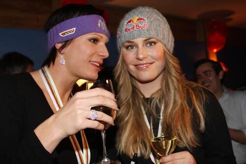 Zwei Freundinnen, drei Medaillen: Bis spät in die Nacht feierten Maria Riesch und Lindsey Vonn ihre WM-Siege von Val d'Isere.