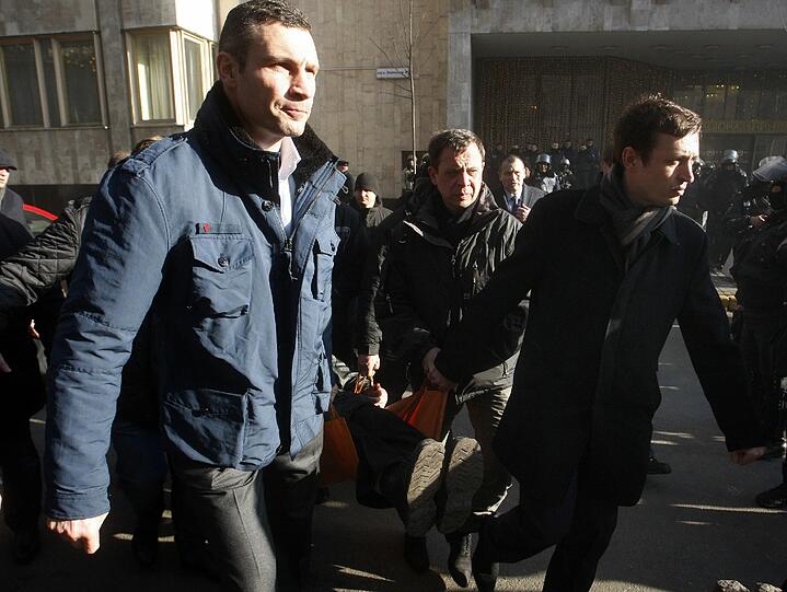 Mitten im Geschehen: Vitali Klitschko bei den Gewaltexzessen in Kiew.