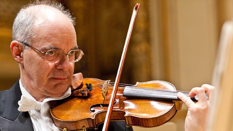 Malcolm Lowe spielt seit 1984 im Boston Symphony Orchestra. Malcolm Lowe spielt seit 1984 im Boston Symphony Orchestra.