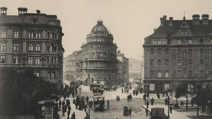Um 1890: Links im Bild ist das Kaufhaus Horn am heutigen Kaufhof-Standort zu sehen, halb rechts im Hintergrund der alte Hauptbahnhof.
