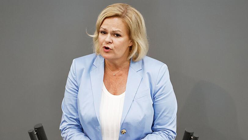 Analýza a vyhoštění: Faeser chce bojovat proti pašerákům