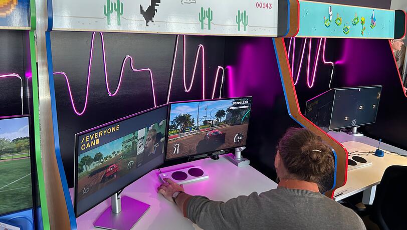 Auch spielen kann man im „Accessibility Discovery Center“. Ein spezieller Controller ermöglicht zugänglichere Steuerung.