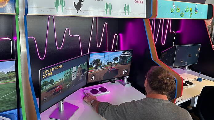 Auch spielen kann man im „Accessibility Discovery Center“. Ein spezieller Controller ermöglicht zugänglichere Steuerung.
