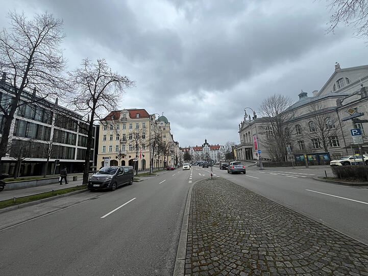 Die künftigen Büros sind direkt gegenüber dem Prinzregententheater (r.).