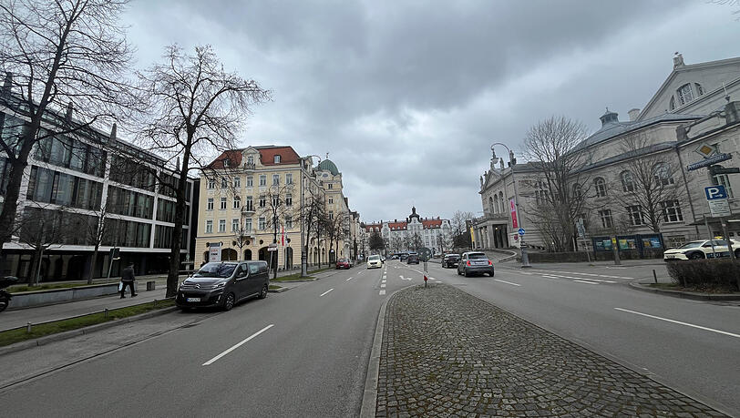 Die künftigen Büros sind direkt gegenüber dem Prinzregententheater (r.).