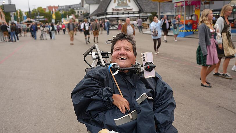 Coralie Menofer ist selten in den großen Festzelten, weil sie ihr oft zu voll sind. Coralie Menofer ist selten in den großen Festzelten, weil sie ihr oft zu voll sind.