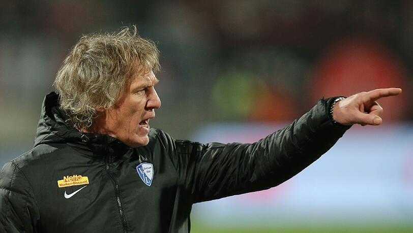 Der Trainer des VFL Bochum, Gertjan Verbeek, entschuldigt sich für seine beleidigenden Aussagen gegenüber der Bild-Zeitung. Der Trainer des VFL Bochum, Gertjan Verbeek, entschuldigt sich für seine beleidigenden Aussagen gegenüber der Bild-Zeitung.