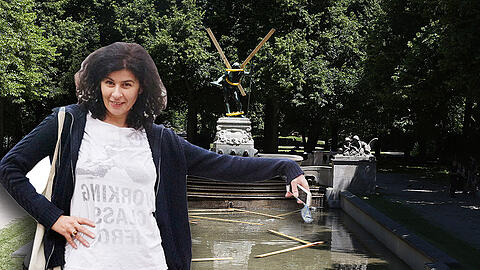 Zuletzt hat es chaotisch ausgesehen am Vater-Rhein-Brunnen. Jetzt will Zehra Spindler dort Hand anlegen.