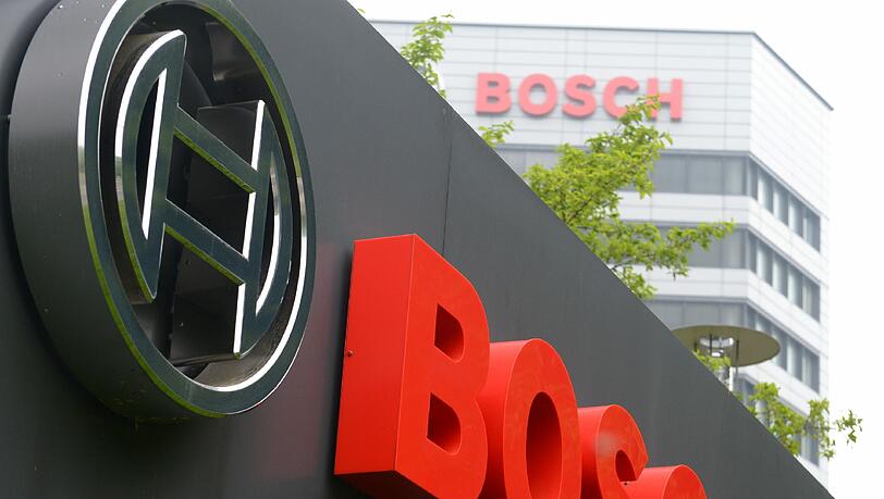 Bosch wird als Lieferant der Software, die VW zur Manipulation von Abgastests eingesetzt hat, als Mittäter verdächtigt. Foto: Bernd Weißbrod Bosch wird als Lieferant der Software, die VW zur Manipulation von Abgastests eingesetzt hat, als Mittäter verdächtigt. Foto: Bernd Weißbrod