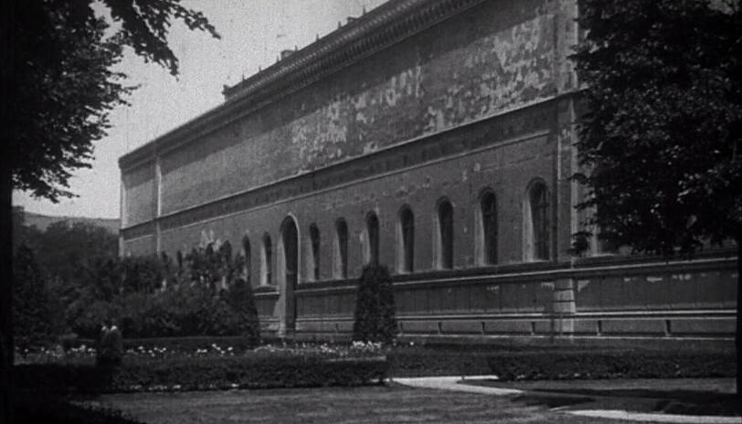 Die neue Pinakothek vor der Zerstörung im Krieg.
