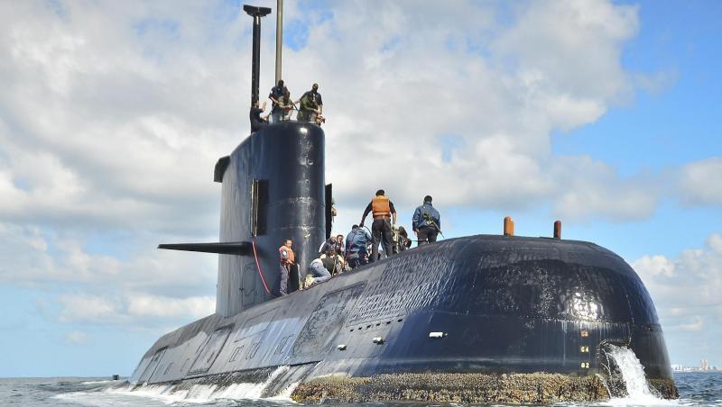 Fast zwei Jahre nach dem Verschwinden des argentinischen U-Bootes "ARA San Juan" mit 44 Seeleuten an Bord hat eine parlamentarische Untersuchungskommission die Regierung in Buenos Aires und die Marine für die Tragödie verantwortlich gemacht. Fast zwei Jahre nach dem Verschwinden des argentinischen U-Bootes "ARA San Juan" mit 44 Seeleuten an Bord hat eine parlamentarische Untersuchungskommission die Regierung in Buenos Aires und die Marine für die Tragödie verantwortlich gemacht.
