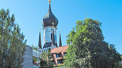 Der Turm vom Templer-Kloster ist von Weitem zu sehen.