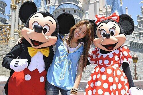 Cyrus mit Mickey und Minnie im Disney World Florida