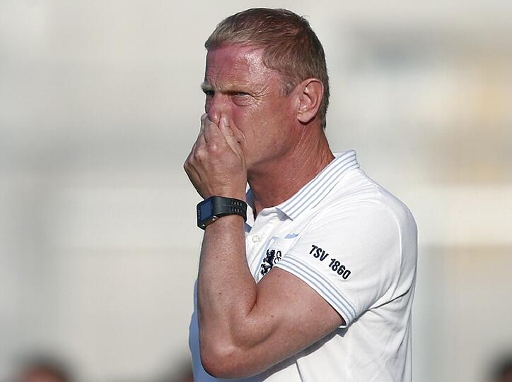 Echauffierte sich an der enttäuschenden Leistung seiner Mannschaft gegen Swansea: Löwen-Trainer Torsten Fröhling.