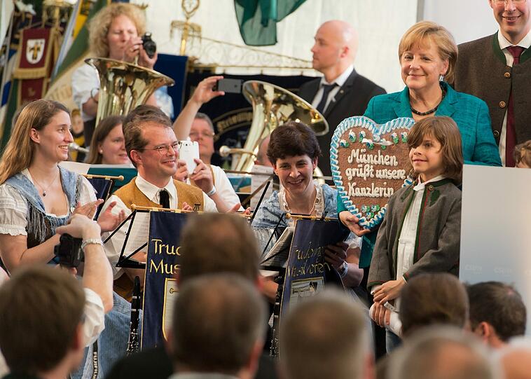 Bundeskanzlerin Angela Merkel (CDU) auf dem Truderinger Volksfest in München &ndash; die Bilder.