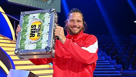 "Der Bergretter"-Star Sebastian Str&ouml;bel konnte sein Gl&uuml;ck kaum fassen: Er erhielt nach mehreren Stunden in der ProSieben-Show "Schlag den Star" den begehrten Geldkoffer.