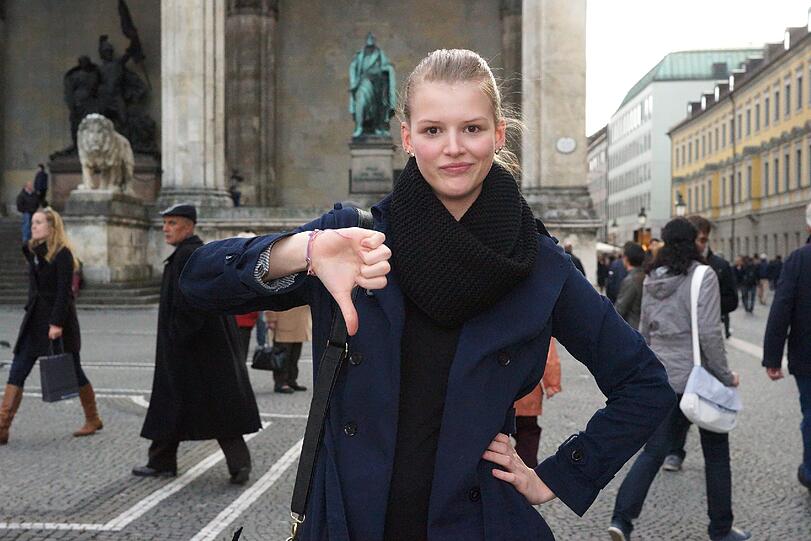 Laura Reich (19), Studentin: &bdquo;Ich stimme gegen Olympia, weil ich das zu teuer finde. Man kann das Geld auch in andere Dinge sinnvoll investieren, zum Beispiel in soziale Projekte. Außerdem bin ich ein bisschen ängstlich, weil es 1972 dieses Attentat gab. Das ist kein gutes Omen für die Stadt.&ldquo;