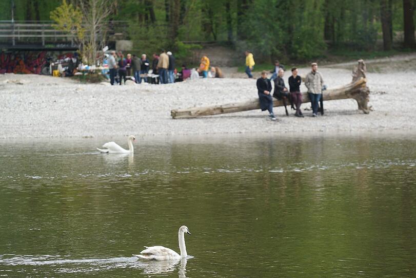 Ostern 2014 in München: AZ-Fotograf Daniel von Loeper hat am Wochenende die Biergärten, die Isar, den Tierpark und den Englischen Garten besucht und tolle Fotos gemacht. So schön war das Osterwochenende...