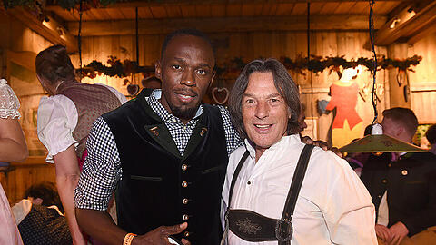 Gemeinsamer Wiesn-Besuch: Usain Bolt (l.) und der Ex-Bayern Arzt Hans-Wilhelm Müller-Wohlfahrt.
