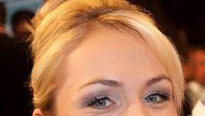 Auch Vorzeigeathletin Magdalena Neuner möchte von ihrem Glück und Erfolg etwas weitergeben und unterstützt daher die „Björn Schulz Stiftung“. Auch Vorzeigeathletin Magdalena Neuner möchte von ihrem Glück und Erfolg etwas weitergeben und unterstützt daher die „Björn Schulz Stiftung“.
