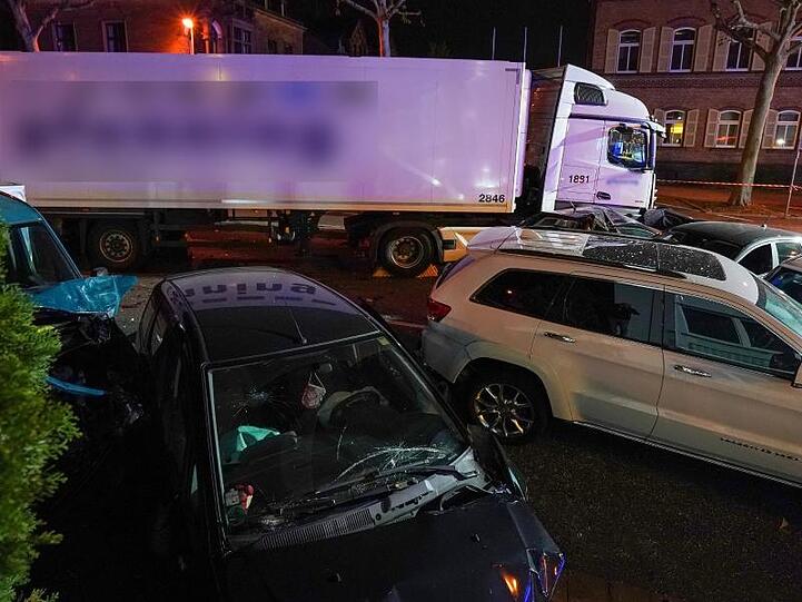 Der Fahrer des gestohlenen Lastwagens war bisher mit Drogendelikten und Gewaltkriminalität aufgefallen.