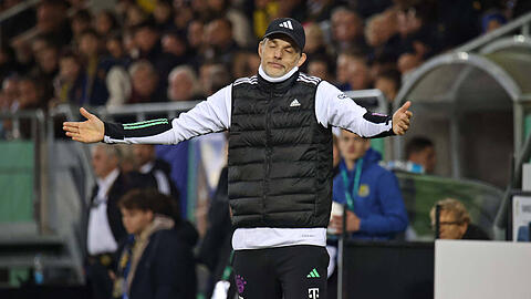 Bedient und ratlos: Bayern-Trainer Thomas Tuchel in Saarbrücken.