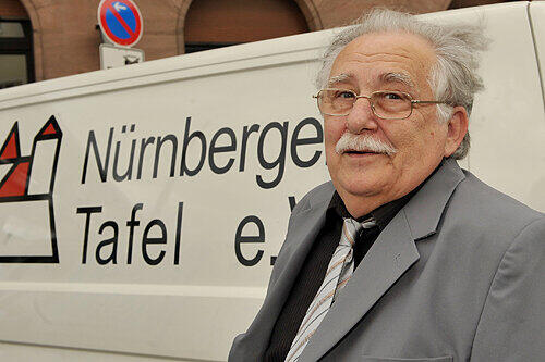 Der  Vorsitzende  der Nürnberger Tafel, Albert Ziegler, braucht dringend neue Räume, in denen er einmal in der Woche Menschen in Not mit Lebensmitteln helfen kann.