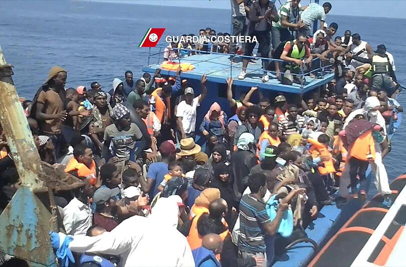 Vor der libyschen Küste sind zwei Flüchtlingsboote gekentert. Mehrere hundert Tote werden befürchtet.