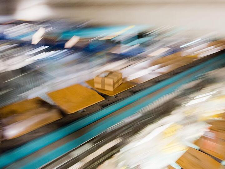 Etliche Kunden in Deutschland haben völlig unaufgefordert vermeintliche Pakete von Amazon bekommen.
