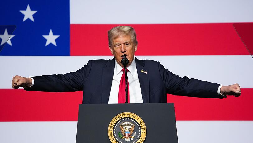 Trump wünscht, dass die Unis verbieten, was "konservative Ideen bestrafen, herabsetzen oder sogar Gewalt gegen sie anstiften könnte".