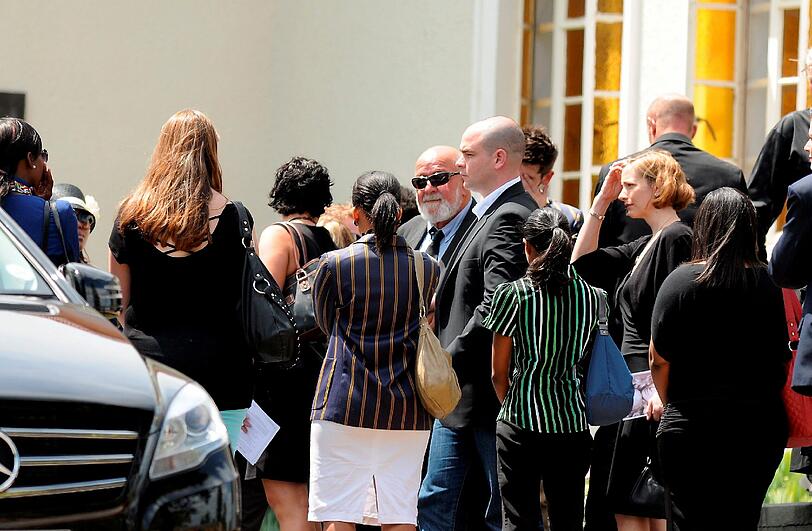 Trauer um Reeva Steenkamp: Die Bilder vor dem Krematorium in Port Elizabeth
