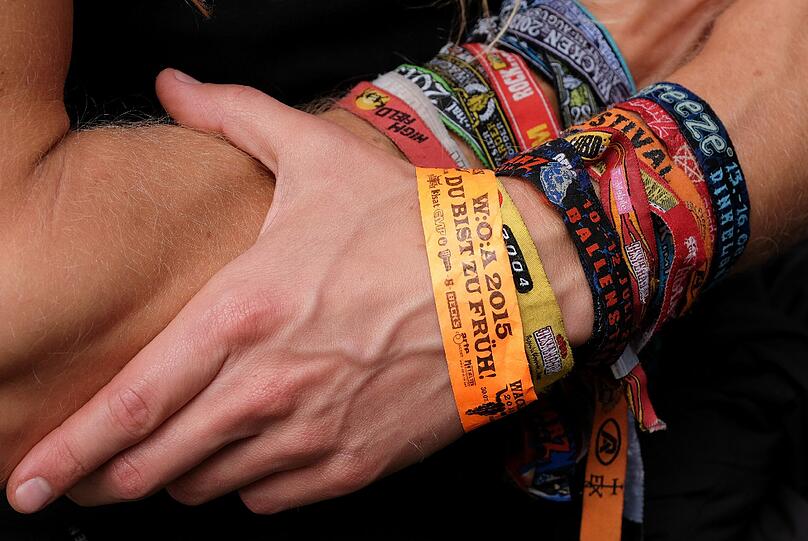 So ein Dreck! Das Wacken Open Air 2015 wird wohl ein schlammiges Unterfangen werden. Am Donnerstag geht's offiziell los, die ersten Metalfans sind schon da. Die Bilder aus Wacken.