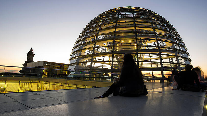 Wenn die Meinungsforscher richtig liegen, wird es im Bundestag bunt...