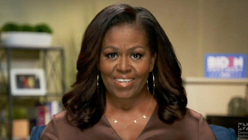 Michelle Obama mit ihrer "VOTE"-Kette Michelle Obama mit ihrer "VOTE"-Kette