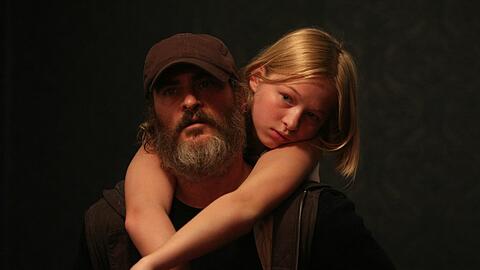 Zwei geschundene Seelen unter sich: Joe (Joaquin Phoenix) und die gerettete Nina (Ekaterina Samsonov).