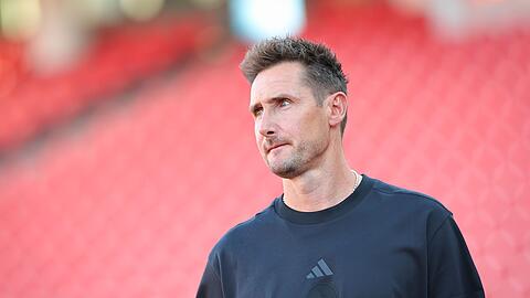 Kann sich über einen neuen Spieler freuen: FCN-Coach Miroslav Klose.